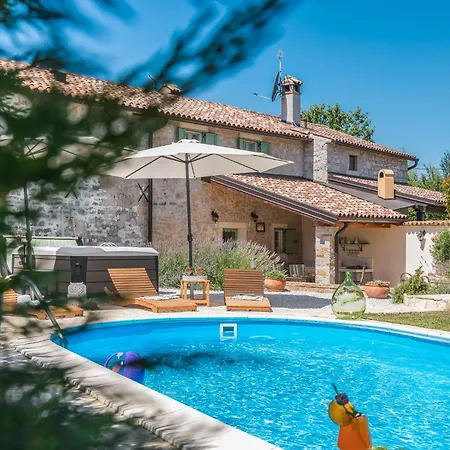 Nonni In Istria For 4 Persons With 32 M2 Private Pool, Jacuzzi, Free Bikes & Kids Playground