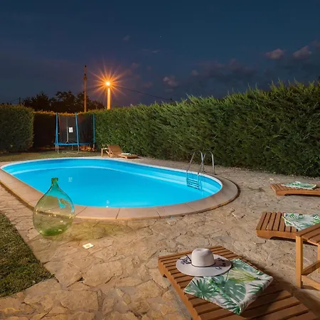 Nonni In Istria For 4 Persons With 32 M2 Private Pool, Jacuzzi, Free Bikes & Kids Playground