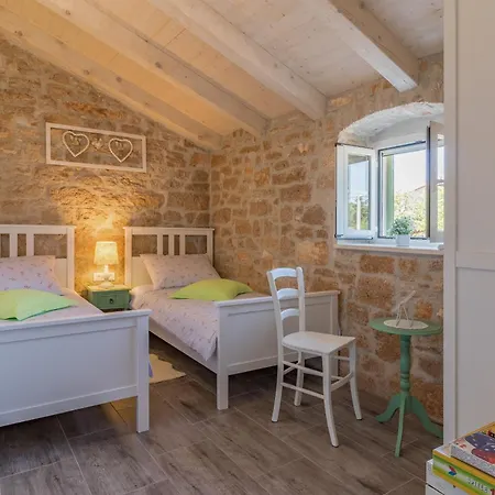 Nonni In Istria For 4 Persons With 32 M2 Private Pool, Jacuzzi, Free Bikes & Kids Playground Villa Prhati