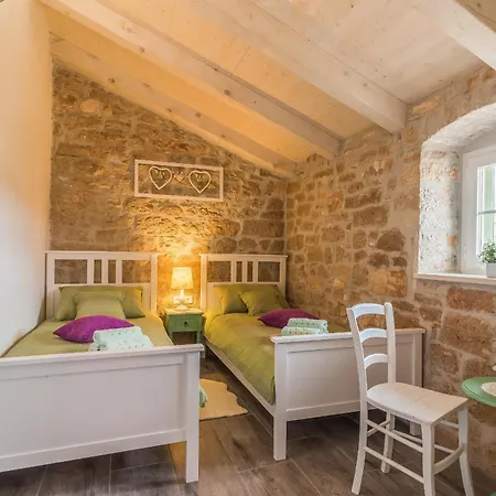 Nonni In Istria For 4 Persons With 32 M2 Private Pool, Jacuzzi, Free Bikes & Kids Playground Prhati
