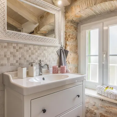 Nonni In Istria For 4 Persons With 32 M2 Private Pool, Jacuzzi, Free Bikes & Kids Playground Villa