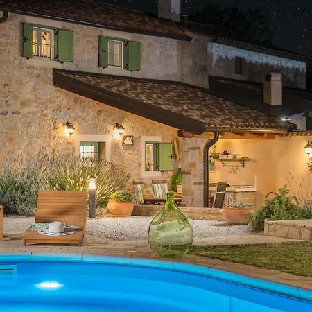 Nonni In Istria For 4 Persons With 32 M2 Private Pool, Jacuzzi, Free Bikes & Kids Playground Vila