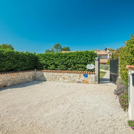 Villa Nonni In Istria For 4 Persons With 32 M2 Private Pool, Jacuzzi, Free Bikes & Kids Playground Prhati